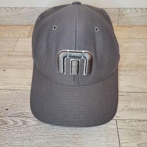 Travis Mathew Embroidered Logo Gray B-Bahamas Golf FlexFit Yupoong Hat Size S-M